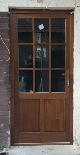 &Uuml;veges bej&aacute;rati ajt&oacute;